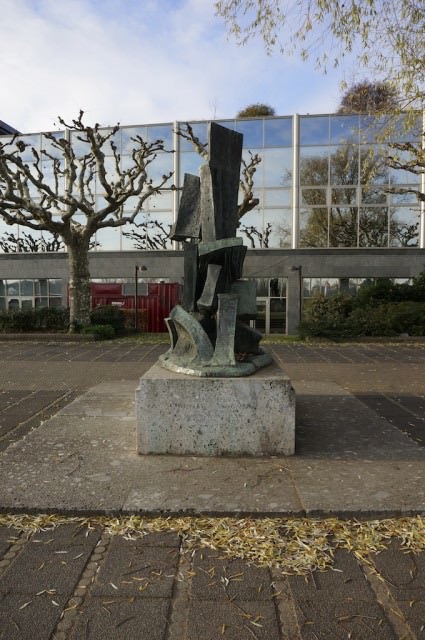Statue. © 2013 Ralph Grizzle